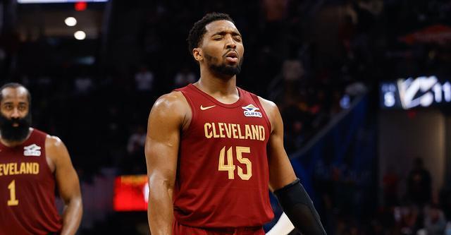 乐鱼-饮恨15000分里程碑之夜！米切尔：这无疑是一场糟糕的失利